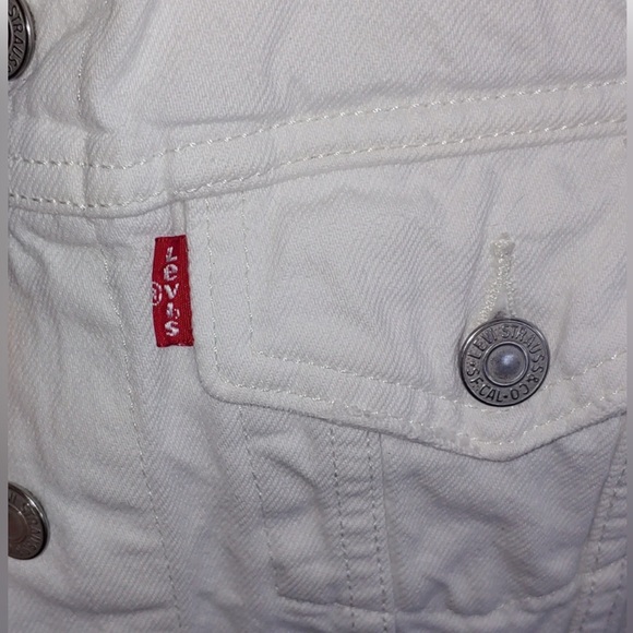 🔥❤Levis White Jean Jacket❤🔥 - Picture 2 of 5